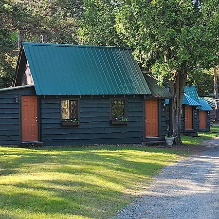 Moreno'S Adirondack Cabins